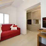 Rialto Deluxe Apartments