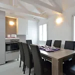 Rialto Deluxe Apartments